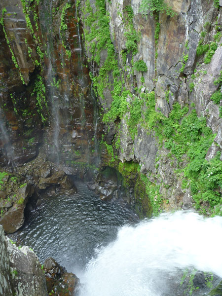 ゴルジュ最深部に見る幻の滝