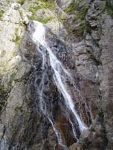 連瀑帯入り口の5m滝