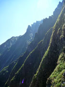 空に突き上がるリッジ