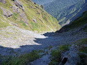 黒い障壁の基部にて