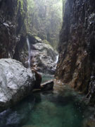 ゴルジュの奥へ